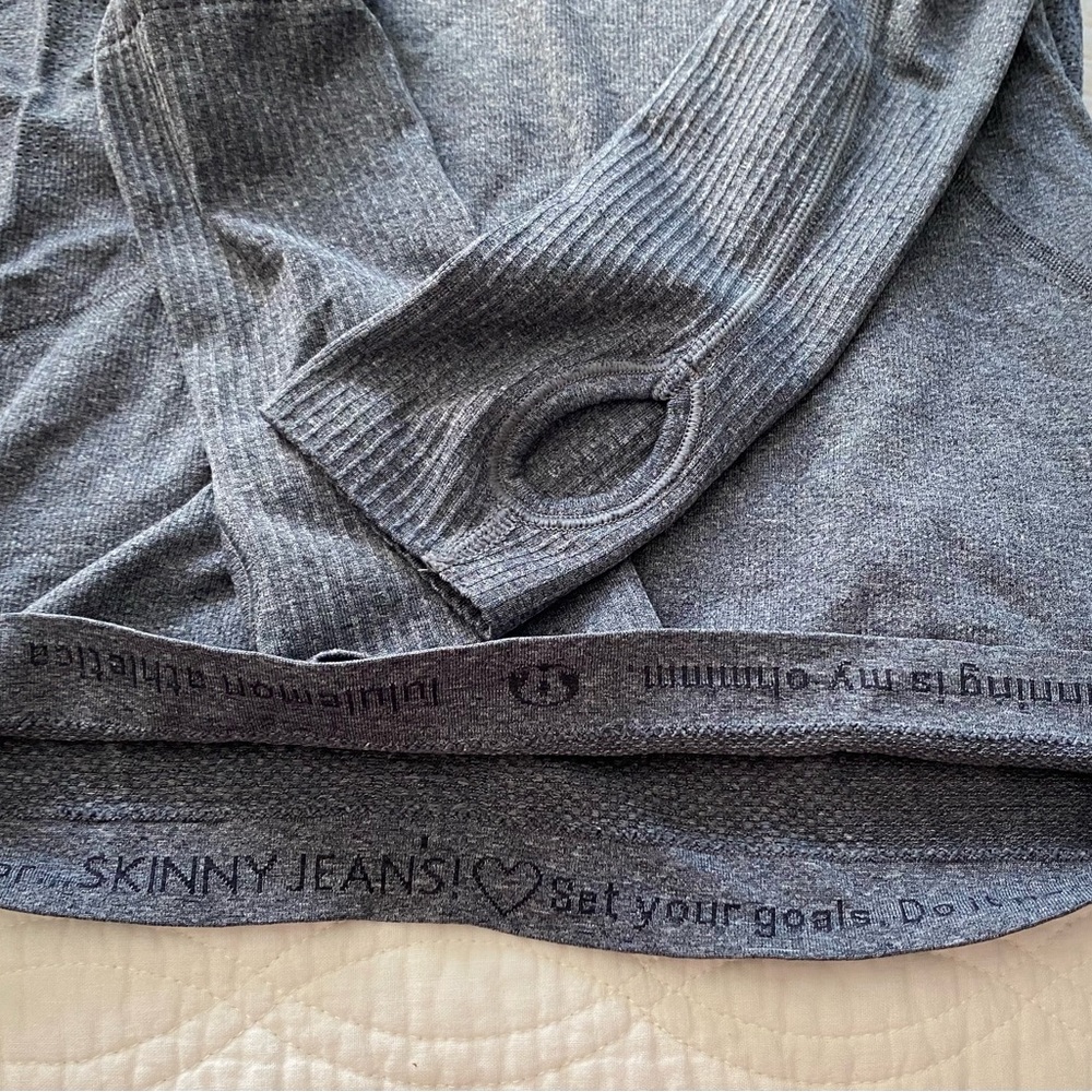 Sz 4 Lululemon Ladies Long Sleeve Dark Gray Slim Cut Shirt Small Athletic Top